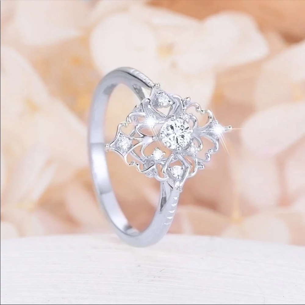 New Women’s 925 Silver Flower Cute Engagement Ring - Picture 1 of 3